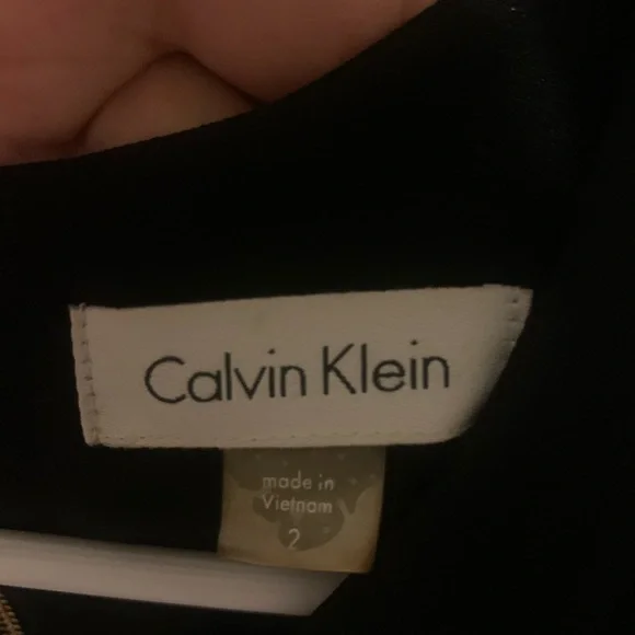 EUC CALVIN KLEIN V-Neck Gold O-Ring mini Black Dress - Picture 6 of 9